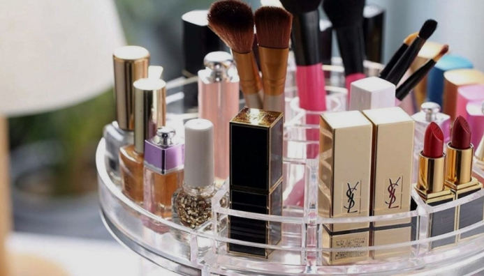 Técnico Auxiliar En Producción Y Comercialización De Cosméticos, Perfumes, Productos De Higiene Y Tocador
